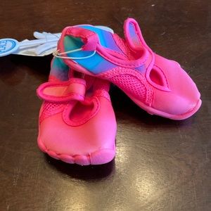 New! Toddler girls water shoes